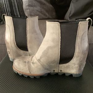 Women’s Sorel Joan of Arctic wedge II Chelsea grey and black boot size 7